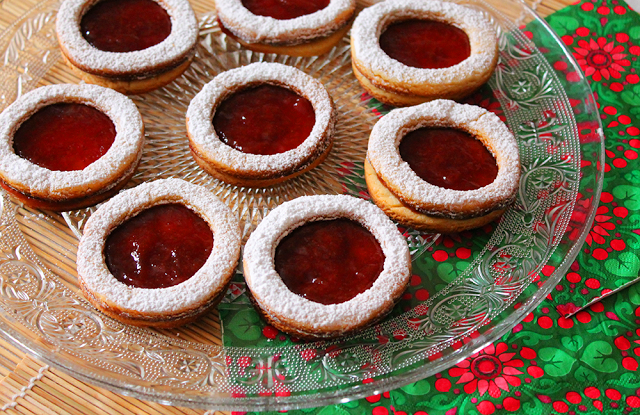 Occhi di bue al farro integrale con marmellata di fragole ...