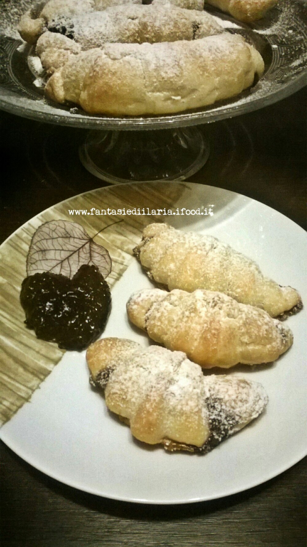 CORNETTI DI SFOGLIA RIPIENI DI CREMA AL FONDENTE COTTI IN ...