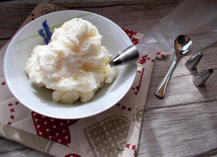 Crema al Burro Ricetta ed ingredienti dei Foodblogger italiani Crema al Burro Ricetta ed ingredienti dei Foodblogger italiani