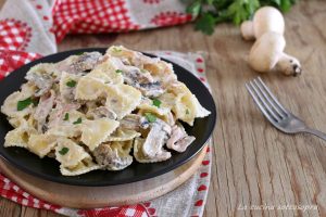 Pasta cremosa prosciutto e funghi – senza panna | Ricetta ed ...