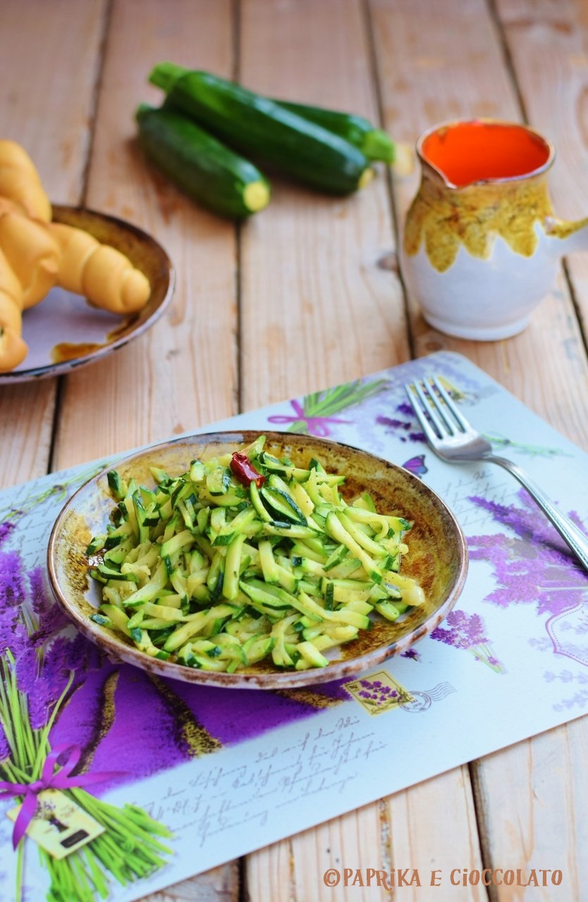 Zucchine saltate in padella | Ricetta ed ingredienti dei ...