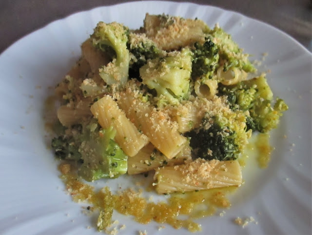 Maccheroni Con Broccoli Acciughe E Mollica Di Pane Tostata Ricetta