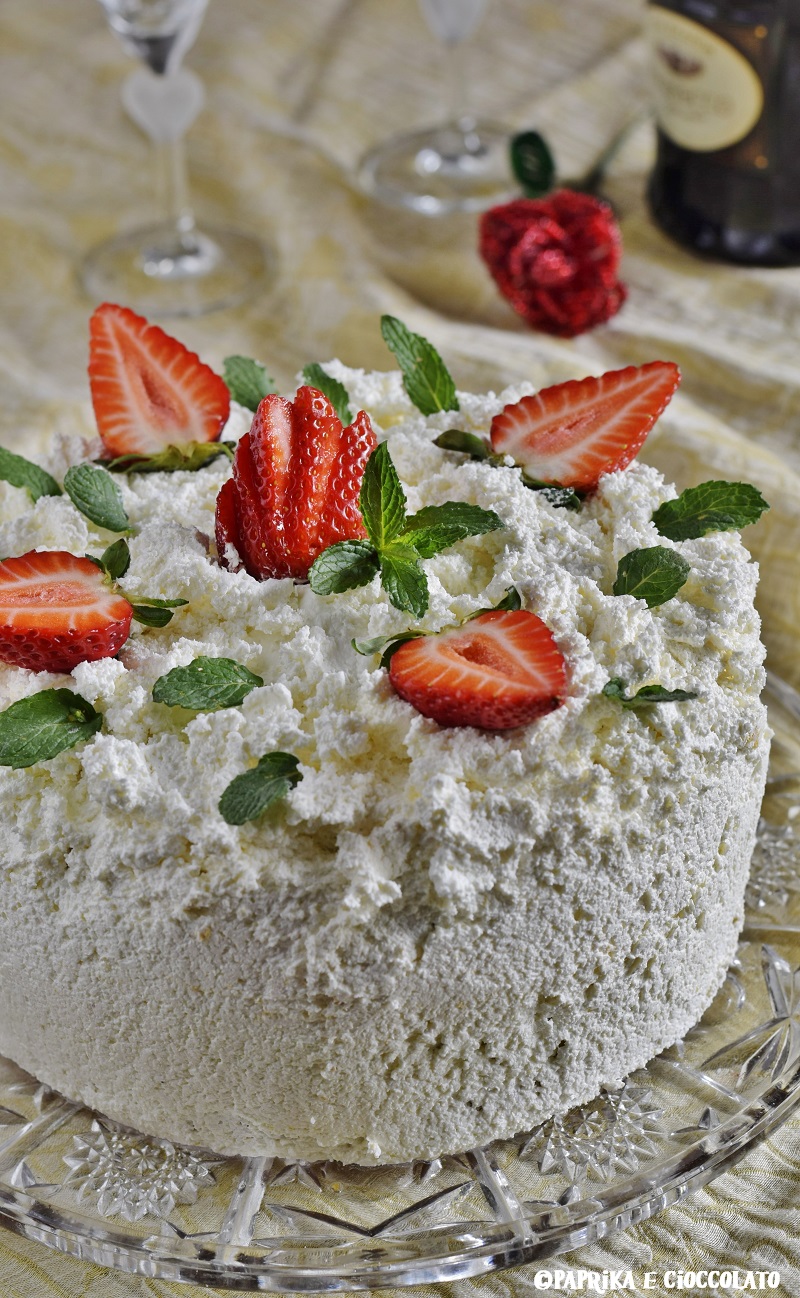 Bagna Per Torta Con Crema Chantilly E Gocce Di Cioccolato