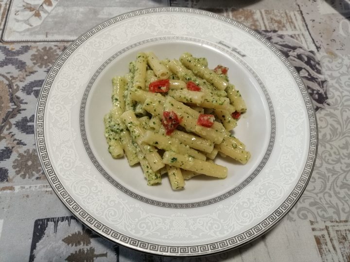 Sedanini al pesto di rucola e pomodorini Ricetta ed ingredienti dei