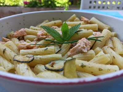 Insalata Di Pasta Con Salmone E Zucchine Foodbloggermania It