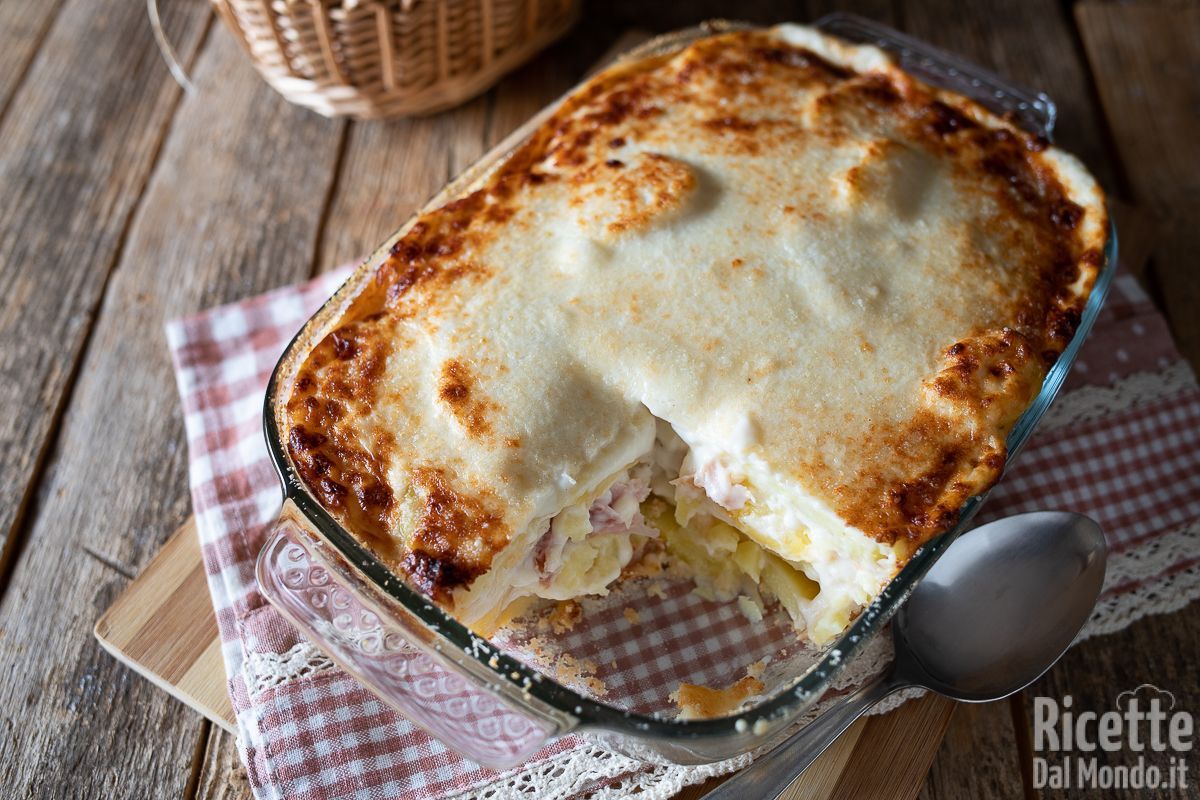 Parmigiana di patate (Ricetta golosa, con prosciutto e mozzarella ...