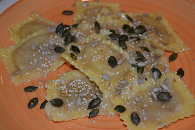 Tortelli di zucca al burro con semi misti | Ricetta ed ingredienti dei ...