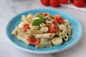 Pasta con crema di zucchine e pomodorini | Ricetta ed ingredienti dei ...